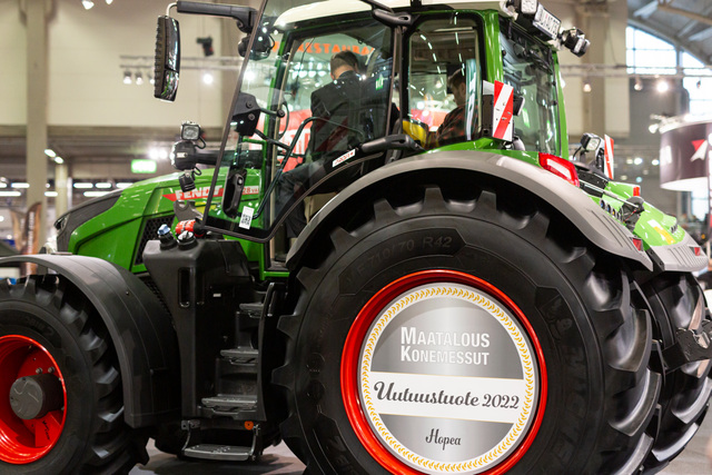 kuvassa traktori maatalousKonemessuilla